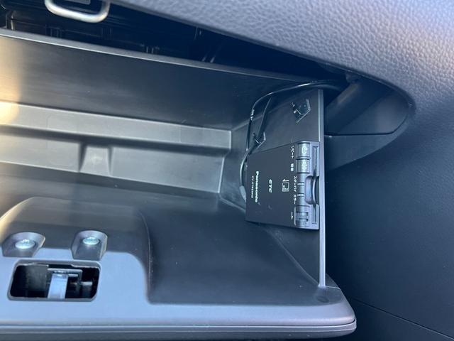 スイフト RS ナビ バックカメラ ETC ドラレコ HID フォグ プッシュスタート キーレス2個 禁煙車 ワンオーナー 記録簿有 オプショングリル パドルシフト オートライト ブルートゥース ドアバイザー付(30枚目)