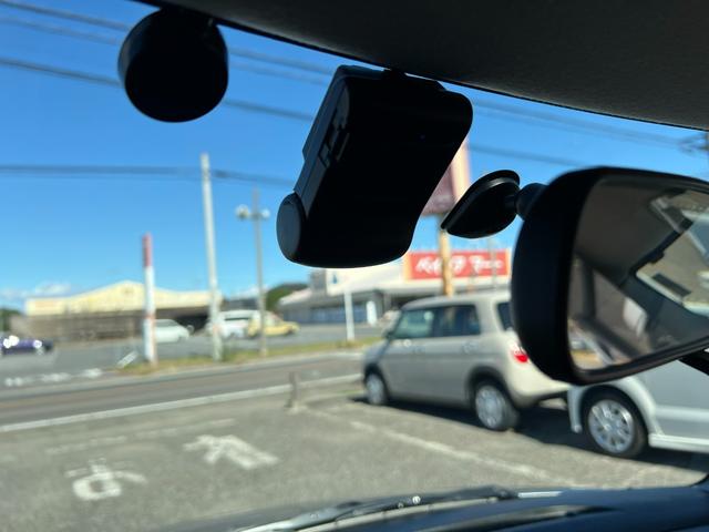 スイフト RS ナビ バックカメラ ETC ドラレコ HID フォグ プッシュスタート キーレス2個 禁煙車 ワンオーナー 記録簿有 オプショングリル パドルシフト オートライト ブルートゥース ドアバイザー付(31枚目)