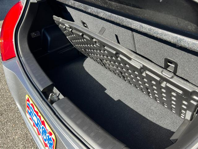 スイフト RS ナビ バックカメラ ETC ドラレコ HID フォグ プッシュスタート キーレス2個 禁煙車 ワンオーナー 記録簿有 オプショングリル パドルシフト オートライト ブルートゥース ドアバイザー付(33枚目)