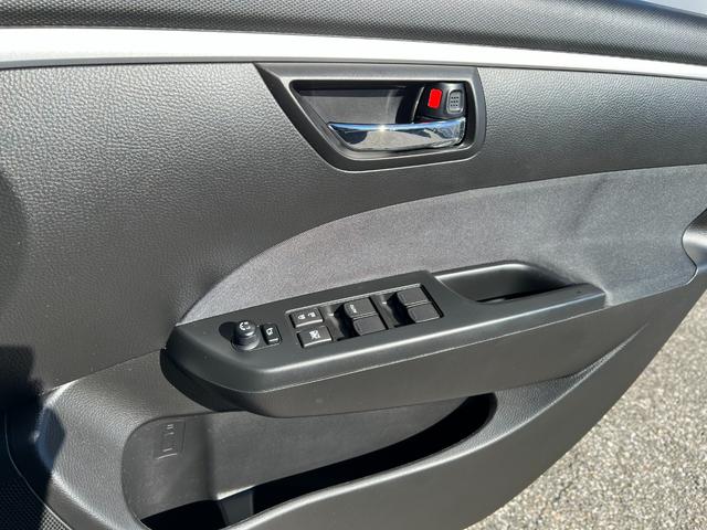 スイフト RS ナビ バックカメラ ETC ドラレコ HID フォグ プッシュスタート キーレス2個 禁煙車 ワンオーナー 記録簿有 オプショングリル パドルシフト オートライト ブルートゥース ドアバイザー付(35枚目)