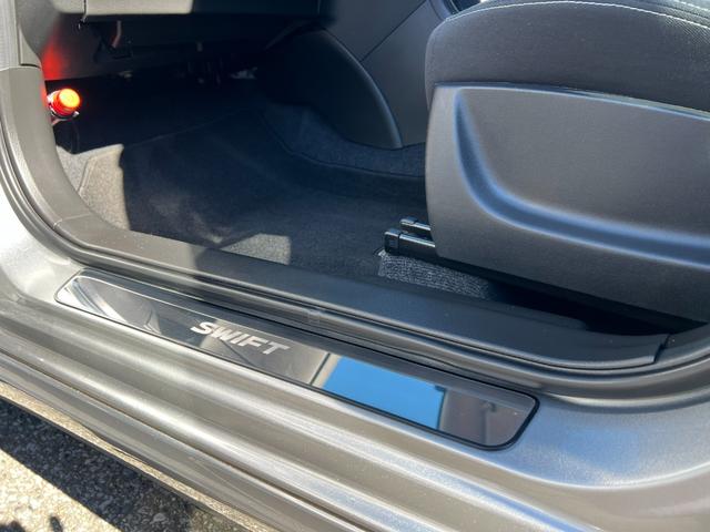 スイフト RS ナビ バックカメラ ETC ドラレコ HID フォグ プッシュスタート キーレス2個 禁煙車 ワンオーナー 記録簿有 オプショングリル パドルシフト オートライト ブルートゥース ドアバイザー付(37枚目)