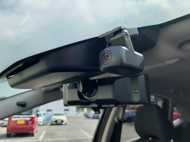 ノート Ｘ　純正９型ディスプレイ　ワイヤレス充電　禁煙車　アラウンドビューモニター　インテリジェントミラー　純正ドラレコ　ＥＴＣ２．０　ＬＥＤオートライト　ブラインドスポットミニター　前後ソナー　カープレイ対応（9枚目）