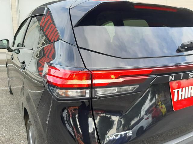 ノート Ｘ　純正９型ディスプレイ　ワイヤレス充電　禁煙車　アラウンドビューモニター　インテリジェントミラー　純正ドラレコ　ＥＴＣ２．０　ＬＥＤオートライト　ブラインドスポットミニター　前後ソナー　カープレイ対応（55枚目）