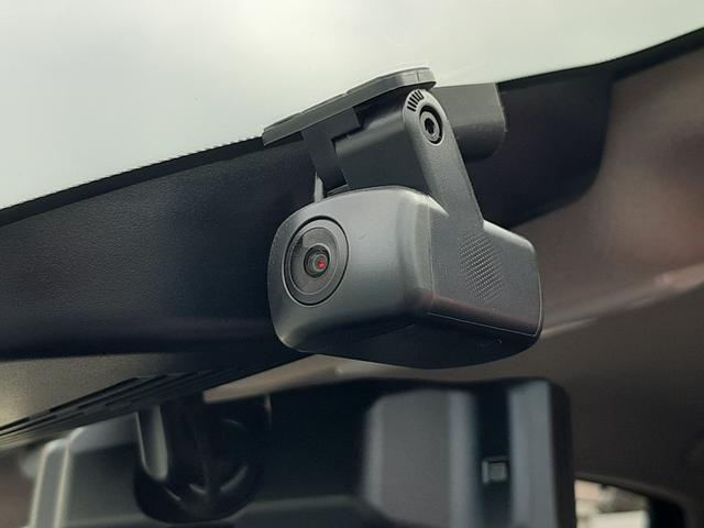 ノート Ｘ　ワンオーナー　純正９型ディスプレイナビ　禁煙車　レザーシート　インテリミラー　アラウンドビュー　ＥＴＣ２．０　ワイヤレス充電　純正ドラレコ　ＬＥＤオートライト　アップルカープレイ　アンドロイドオート（9枚目）