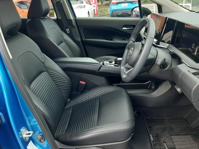 ノート Ｘ　ワンオーナー　純正９型ディスプレイナビ　禁煙車　レザーシート　インテリミラー　アラウンドビュー　ＥＴＣ２．０　ワイヤレス充電　純正ドラレコ　ＬＥＤオートライト　アップルカープレイ　アンドロイドオート（12枚目）
