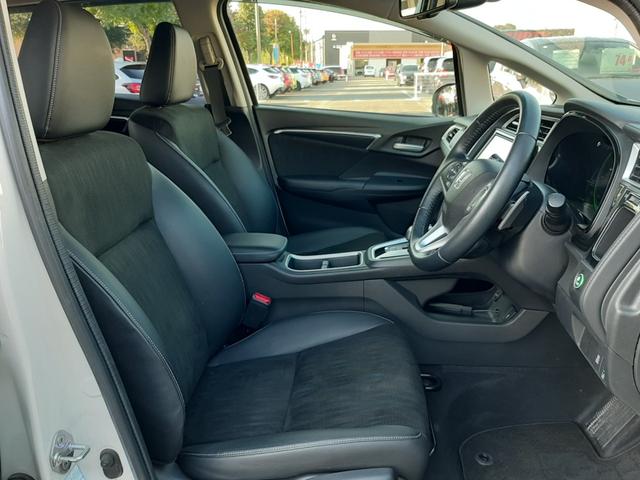 シャトル ハイブリッドX ホンダセンシング 無限アルミ ワンオーナー 禁煙車 純正8型ナビ バックモニター シートヒーター ビルトインETC LEDオートライト レーダークルコン パドルシフト デュアルエアコン フルセグ Bluetooth(12枚目)