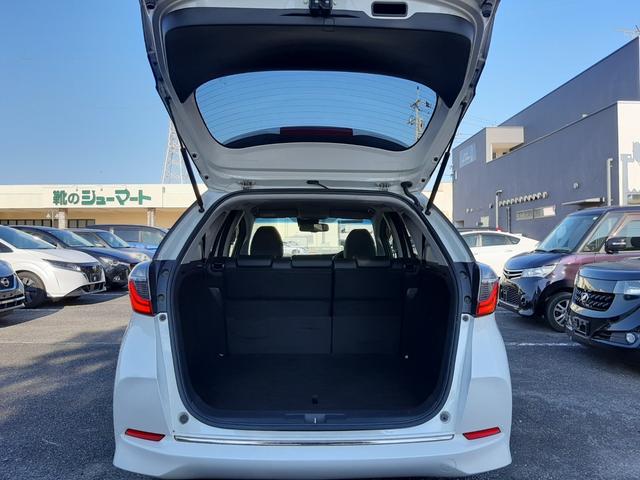 シャトル ハイブリッドX ホンダセンシング 無限アルミ ワンオーナー 禁煙車 純正8型ナビ バックモニター シートヒーター ビルトインETC LEDオートライト レーダークルコン パドルシフト デュアルエアコン フルセグ Bluetooth(17枚目)