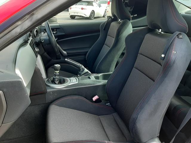 BRZ S 6速MT リアスポイラー CUSCOタワーバー 純正リヤアンダーディフューザー OHLINS車高調 HIDオートライト LEDアクセ KENWOODオーディオ デュアルエアコン ETC 車検R9/4(13枚目)