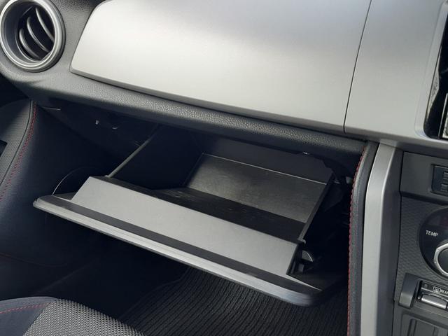 BRZ S 6速MT リアスポイラー CUSCOタワーバー 純正リヤアンダーディフューザー OHLINS車高調 HIDオートライト LEDアクセ KENWOODオーディオ デュアルエアコン ETC 車検R9/4(33枚目)