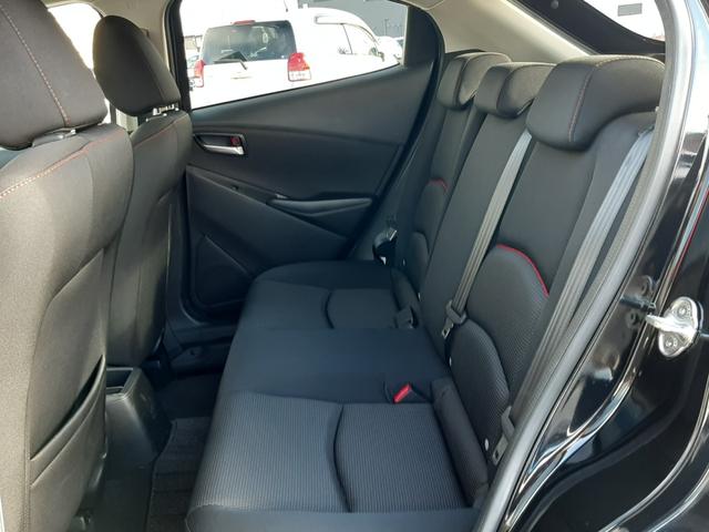 MAZDA2 15S ブラックトーンエディション 6速MT ワンオーナー 特別仕様車 禁煙 スマートブレーキサポート レーダークルーズ 専用黒メタリック16AW ETC BSM レーンキープ リアソナー LEDオートライト CarPlay対応(15枚目)