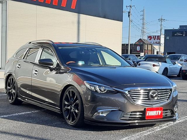 ■　外装右前　■１００台以上の展示スペースで広々と御覧いただけます。