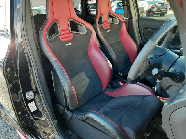 ノート ニスモ　Ｓ　ワンオーナー　ＲＥＣＡＲＯシート　５速ＭＴ　禁煙　純正ナビ　ナビ連動ドラレコ　ＮＩＳＭＯシフトノブ　Ｂｌｕ－ｒａｙ再生　ＥＴＣ２．０　ＬＥＤオートライト　フロントデイライト　リアフォグ　純正１７アルミ（6枚目）