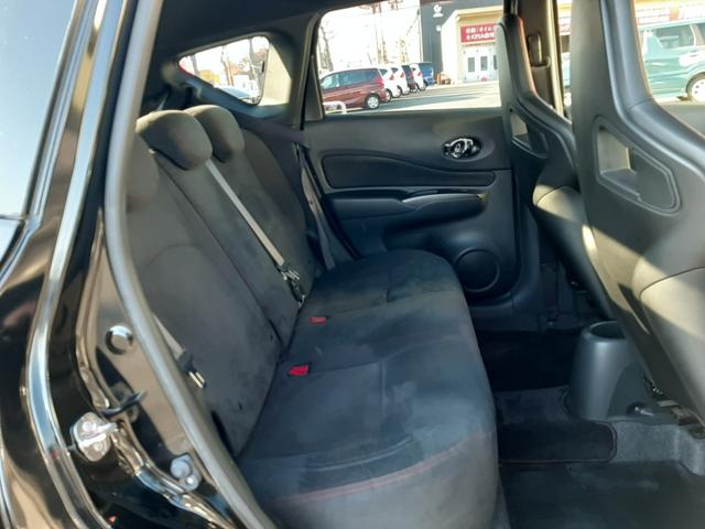 ノート ニスモ　Ｓ　ワンオーナー　ＲＥＣＡＲＯシート　５速ＭＴ　禁煙　純正ナビ　ナビ連動ドラレコ　ＮＩＳＭＯシフトノブ　Ｂｌｕ－ｒａｙ再生　ＥＴＣ２．０　ＬＥＤオートライト　フロントデイライト　リアフォグ　純正１７アルミ（16枚目）