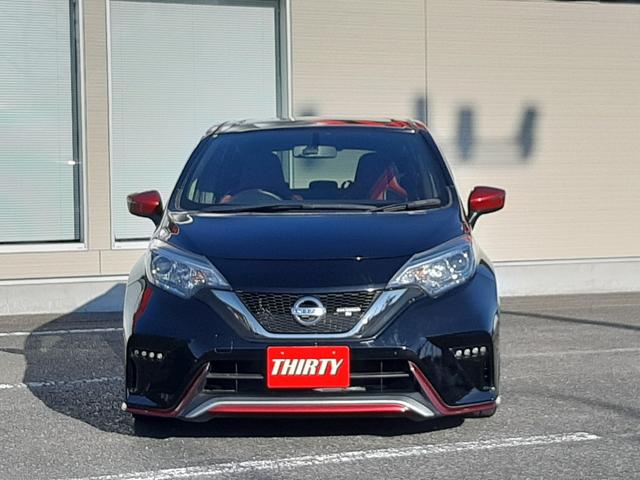 ノート ニスモ　Ｓ　ワンオーナー　ＲＥＣＡＲＯシート　５速ＭＴ　禁煙　純正ナビ　ナビ連動ドラレコ　ＮＩＳＭＯシフトノブ　Ｂｌｕ－ｒａｙ再生　ＥＴＣ２．０　ＬＥＤオートライト　フロントデイライト　リアフォグ　純正１７アルミ（21枚目）