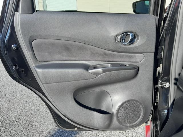 ノート ニスモ　Ｓ　ワンオーナー　ＲＥＣＡＲＯシート　５速ＭＴ　禁煙　純正ナビ　ナビ連動ドラレコ　ＮＩＳＭＯシフトノブ　Ｂｌｕ－ｒａｙ再生　ＥＴＣ２．０　ＬＥＤオートライト　フロントデイライト　リアフォグ　純正１７アルミ（46枚目）