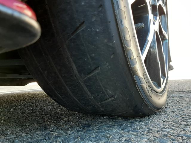 ノート ニスモ　Ｓ　ワンオーナー　ＲＥＣＡＲＯシート　５速ＭＴ　禁煙　純正ナビ　ナビ連動ドラレコ　ＮＩＳＭＯシフトノブ　Ｂｌｕ－ｒａｙ再生　ＥＴＣ２．０　ＬＥＤオートライト　フロントデイライト　リアフォグ　純正１７アルミ（61枚目）