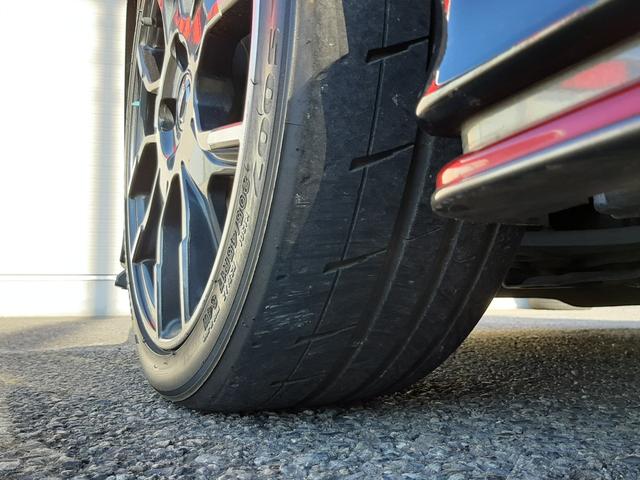 ノート ニスモ　Ｓ　ワンオーナー　ＲＥＣＡＲＯシート　５速ＭＴ　禁煙　純正ナビ　ナビ連動ドラレコ　ＮＩＳＭＯシフトノブ　Ｂｌｕ－ｒａｙ再生　ＥＴＣ２．０　ＬＥＤオートライト　フロントデイライト　リアフォグ　純正１７アルミ（63枚目）