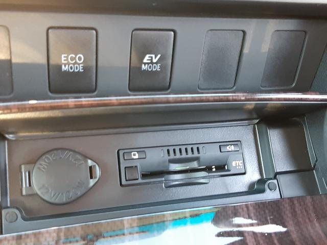 カムリ ハイブリッド　後期レクサスフェイスチェンジ　Ｚ．Ｓ．Ｓ．車高調　ＧＲヤリス用１８ＡＷ　ルーフグロスブラック塗装　禁煙車　純正ナビ　ｎａｎｏｅ付エアコン　ＥＴＣ　スマートキー２個　ＬＥＤオートライト　走行２．８万Ｋｍ（7枚目）