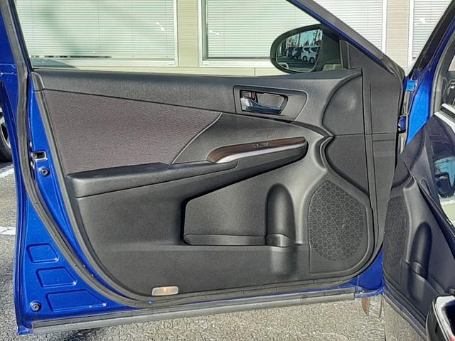 カムリ ハイブリッド　後期レクサスフェイスチェンジ　Ｚ．Ｓ．Ｓ．車高調　ＧＲヤリス用１８ＡＷ　ルーフグロスブラック塗装　禁煙車　純正ナビ　ｎａｎｏｅ付エアコン　ＥＴＣ　スマートキー２個　ＬＥＤオートライト　走行２．８万Ｋｍ（44枚目）