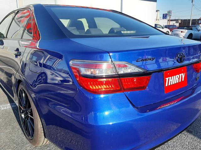 カムリ ハイブリッド　後期レクサスフェイスチェンジ　Ｚ．Ｓ．Ｓ．車高調　ＧＲヤリス用１８ＡＷ　ルーフグロスブラック塗装　禁煙車　純正ナビ　ｎａｎｏｅ付エアコン　ＥＴＣ　スマートキー２個　ＬＥＤオートライト　走行２．８万Ｋｍ（50枚目）