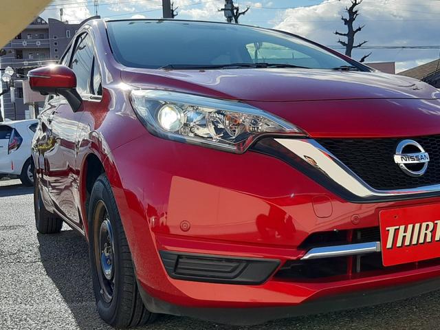 ノート メダリスト　Ｘ　後期型　ワンオーナー　禁煙車　エマージェンシーブレーキ　純正ナビ　インテリミラー　ハーフレザーシート　アラウンドビューモニター　ＥＴＣ　ＬＥＤオートライト　前後ソナー　インテリキー２個（6枚目）