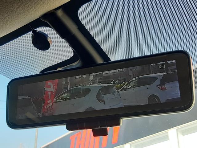 ノート メダリスト　Ｘ　後期型　ワンオーナー　禁煙車　エマージェンシーブレーキ　純正ナビ　インテリミラー　ハーフレザーシート　アラウンドビューモニター　ＥＴＣ　ＬＥＤオートライト　前後ソナー　インテリキー２個（7枚目）