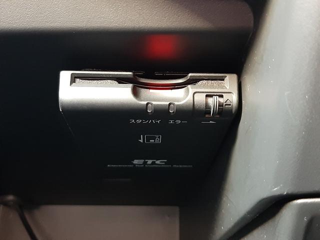 ノート メダリスト　Ｘ　後期型　ワンオーナー　禁煙車　エマージェンシーブレーキ　純正ナビ　インテリミラー　ハーフレザーシート　アラウンドビューモニター　ＥＴＣ　ＬＥＤオートライト　前後ソナー　インテリキー２個（8枚目）