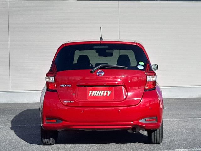 ノート メダリスト　Ｘ　後期型　ワンオーナー　禁煙車　エマージェンシーブレーキ　純正ナビ　インテリミラー　ハーフレザーシート　アラウンドビューモニター　ＥＴＣ　ＬＥＤオートライト　前後ソナー　インテリキー２個（24枚目）