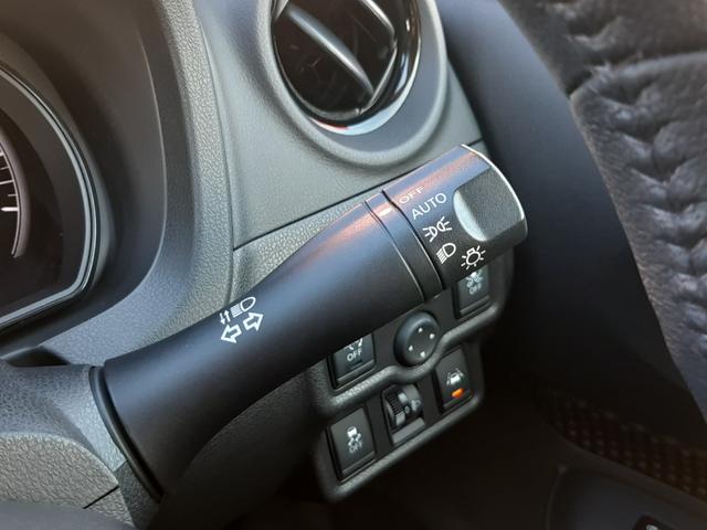 ノート メダリスト　Ｘ　後期型　ワンオーナー　禁煙車　エマージェンシーブレーキ　純正ナビ　インテリミラー　ハーフレザーシート　アラウンドビューモニター　ＥＴＣ　ＬＥＤオートライト　前後ソナー　インテリキー２個（32枚目）