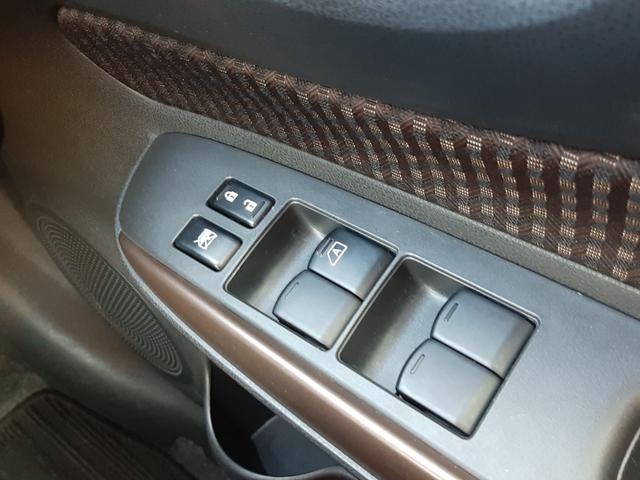 ノート メダリスト　Ｘ　後期型　ワンオーナー　禁煙車　エマージェンシーブレーキ　純正ナビ　インテリミラー　ハーフレザーシート　アラウンドビューモニター　ＥＴＣ　ＬＥＤオートライト　前後ソナー　インテリキー２個（33枚目）