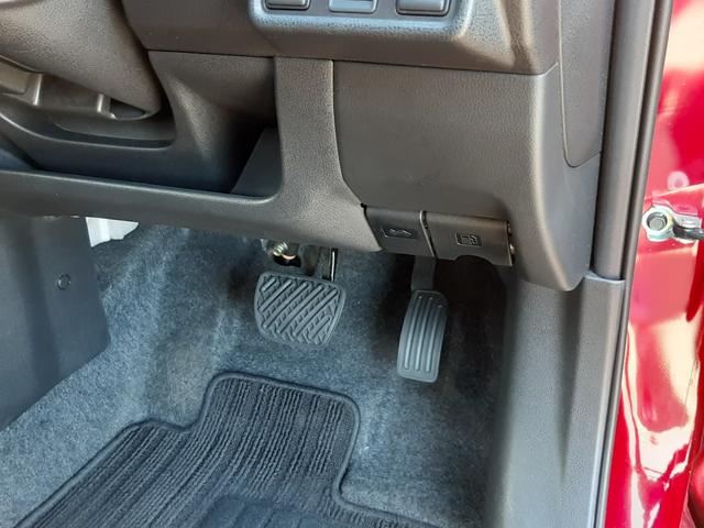 ノート メダリスト　Ｘ　後期型　ワンオーナー　禁煙車　エマージェンシーブレーキ　純正ナビ　インテリミラー　ハーフレザーシート　アラウンドビューモニター　ＥＴＣ　ＬＥＤオートライト　前後ソナー　インテリキー２個（37枚目）