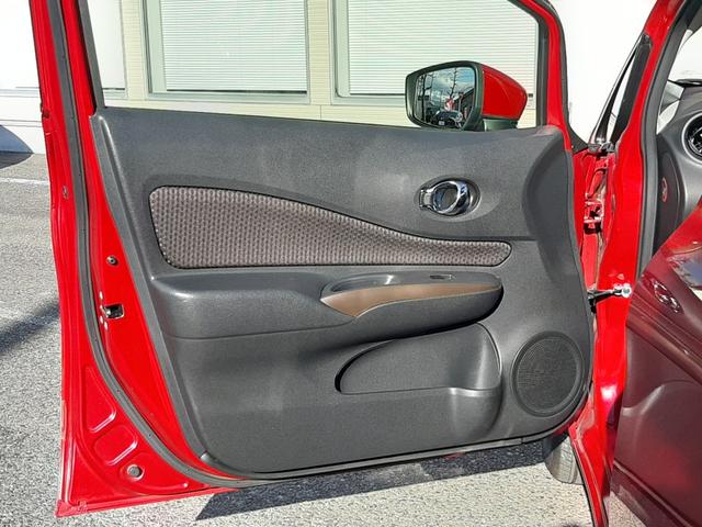 ノート メダリスト　Ｘ　後期型　ワンオーナー　禁煙車　エマージェンシーブレーキ　純正ナビ　インテリミラー　ハーフレザーシート　アラウンドビューモニター　ＥＴＣ　ＬＥＤオートライト　前後ソナー　インテリキー２個（43枚目）