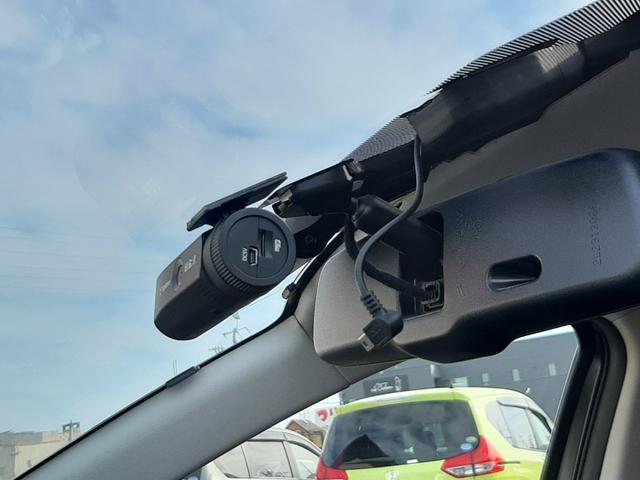 アテンザワゴン ＸＤ　６速ＭＴ　純正ナビ　バックモニター　ビルトインＥＴＣ　ＨＩＤオートライト　デュアルオートエアコン　フォグランプ　クルーズコントロール　ルーフレール　純正１９ｉｎアルミ　ドライブレコーダー（9枚目）