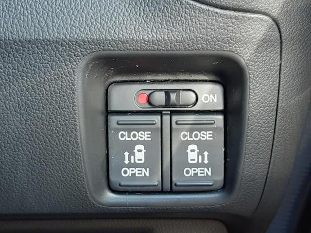 N-BOX G ターボSSパッケージ 特別仕様車 純正ナビ スマートキー 両側電動スライド バックモニター Bluetooth ETC HIDオートライト クルーズコントロール パドルシフト 革巻ステアリング 14インチアルミ(5枚目)