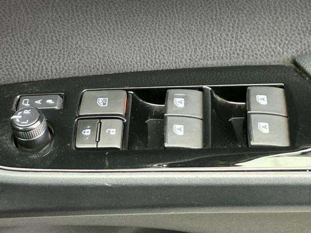プリウス Sセーフティプラス 純正 SDナビ/トヨタセーフティセンス/車線逸脱防止支援システム/パーキングアシスト 自動操舵/ヘッドランプ LED/Bluetooth接続/ETC/EBD付ABS/横滑り防止装置 バックカメラ(29枚目)