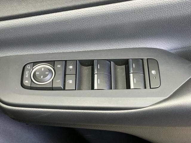 プリウス Z 保証書/ディスプレイオーディオ+ナビ/衝突安全装置/シートヒーター 前席/全方位モニター/車線逸脱防止支援システム/シート 合皮/パーキングアシスト 自動操舵/電動バックドア 衝突被害軽減システム(27枚目)