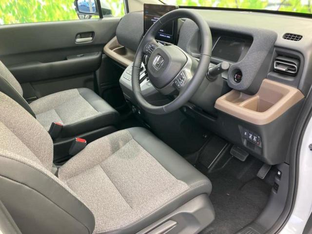 フリード ｅＨＥＶエアーＥＸ　保証書／純正　１１インチ　メモリーナビ／ホンダセンシング／両側電動スライドドア／シートヒーター　前席／マルチビューカメラシステム／車線逸脱防止支援システム／登録済未使用車／ヘッドランプ　ＬＥＤ（5枚目）