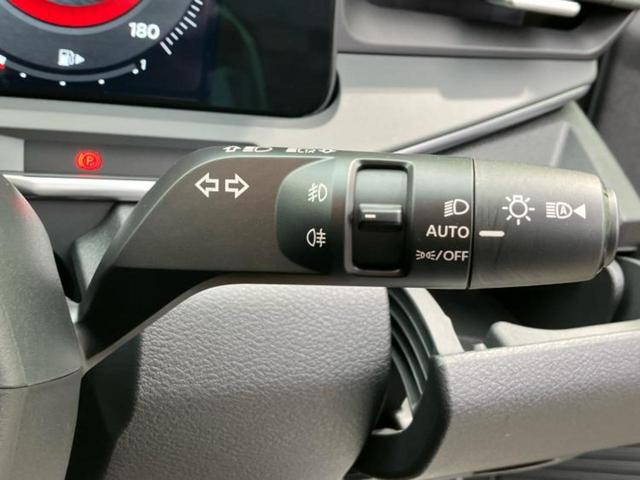 オーラ オーテックスポーツスペック　純正エアロ／ＢＯＳＥ／保証書／純正　９インチ　メモリーナビ／インテリジェントルームミラー／エマージェンシーブレーキ／シートヒーター　前席／アラウンドビューモニター／車線逸脱防止支援システム　革シート（17枚目）