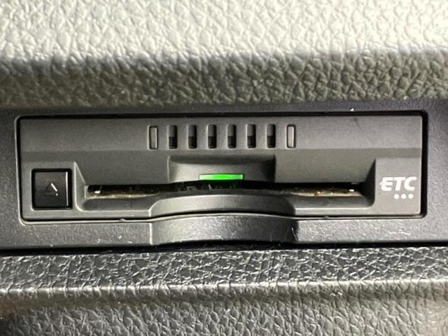 ヴォクシー ハイブリッドＺＳキラメキ２　社外　９インチ　ＳＤナビ／フリップダウンモニター　社外　１０インチ／トヨタセーフティセンス／両側電動スライドドア／シートヒーター　前席／車線逸脱防止支援システム／ドライブレコーダー　前後　バックカメラ（26枚目）