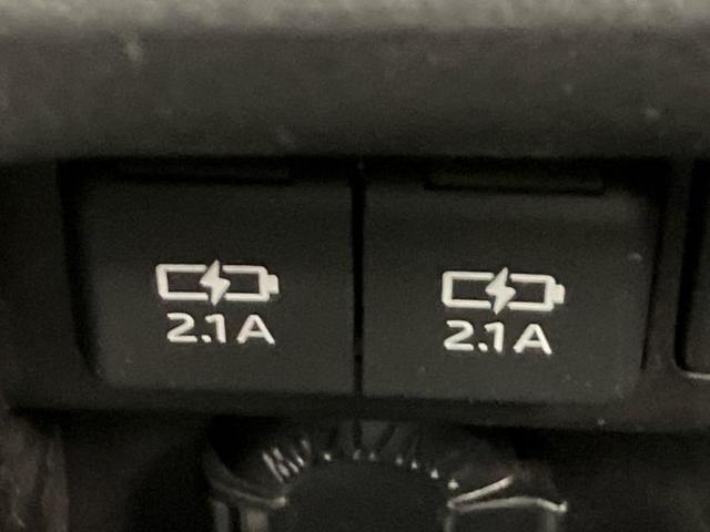 ヴォクシー ハイブリッドＺＳキラメキ２　社外　９インチ　ＳＤナビ／フリップダウンモニター　社外　１０インチ／トヨタセーフティセンス／両側電動スライドドア／シートヒーター　前席／車線逸脱防止支援システム／ドライブレコーダー　前後　バックカメラ（42枚目）