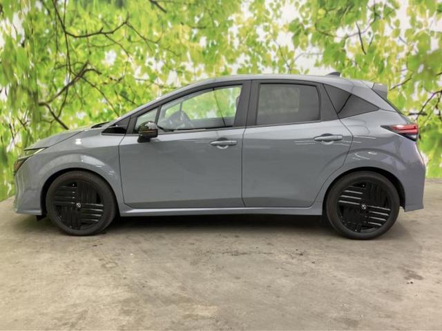 オーラ Ｇ９０シュウネンキネンシャ　ＢＯＳＥ／保証書／純正　９インチ　メモリーナビ／インテリジェントルームミラー／エマージェンシーブレーキ／シートヒーター　前席／アラウンドビューモニター／車線逸脱防止支援システム／シート　フルレザー（2枚目）