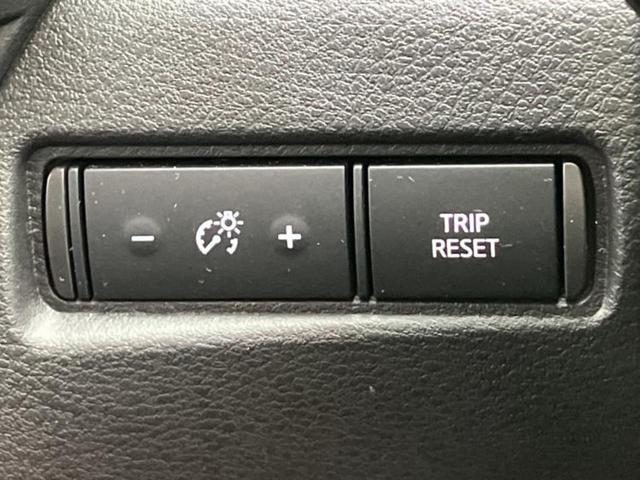 オーラ Ｇ９０シュウネンキネンシャ　ＢＯＳＥ／保証書／純正　９インチ　メモリーナビ／インテリジェントルームミラー／エマージェンシーブレーキ／シートヒーター　前席／アラウンドビューモニター／車線逸脱防止支援システム／シート　フルレザー（29枚目）