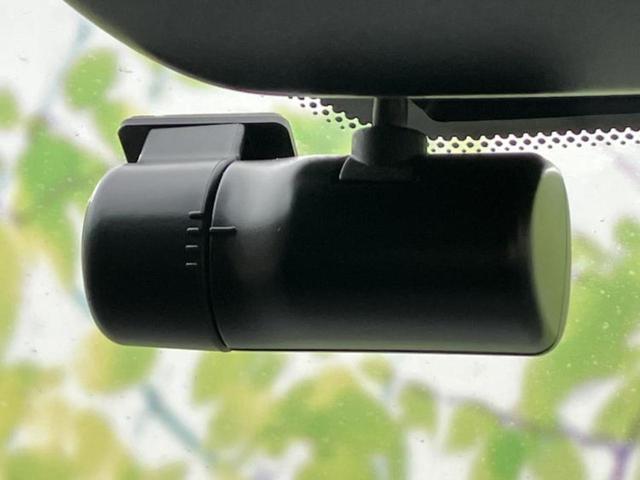 オーラ Ｇ９０シュウネンキネンシャ　ＢＯＳＥ／保証書／純正　９インチ　メモリーナビ／インテリジェントルームミラー／エマージェンシーブレーキ／シートヒーター　前席／アラウンドビューモニター／車線逸脱防止支援システム／シート　フルレザー（32枚目）