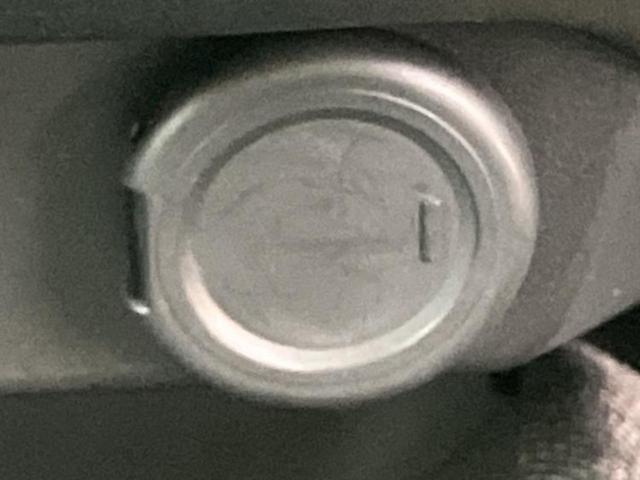 オーラ Ｇ９０シュウネンキネンシャ　ＢＯＳＥ／保証書／純正　９インチ　メモリーナビ／インテリジェントルームミラー／エマージェンシーブレーキ／シートヒーター　前席／アラウンドビューモニター／車線逸脱防止支援システム／シート　フルレザー（38枚目）