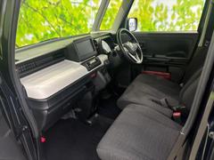 ＷＥＣＡＲＳでは各商談席に大型モニターをご用意しております！見やすい大画面でゆったりと全国の在庫をご覧いただけます！是非ご来店お待ちしております！ 7