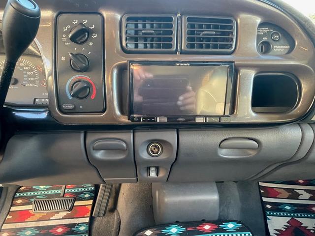 ダッジ・ラム ラムチャージャー 新車並行 ユーザー買取 当社メンテ済車両 希少ラムチャージャー V8-5.9マグナムエンジン AWCデイトナ15inch&YOKOHAMAジオランダー R7.3月車検時(69,886km)燃料ポンプ/プラグ8本/タイロッドエンドアウター交換済(33枚目)