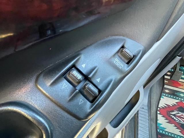 ダッジ・ラム ラムチャージャー 新車並行 ユーザー買取 当社メンテ済車両 希少ラムチャージャー V8-5.9マグナムエンジン AWCデイトナ15inch&YOKOHAMAジオランダー R7.3月車検時(69,886km)燃料ポンプ/プラグ8本/タイロッドエンドアウター交換済(48枚目)