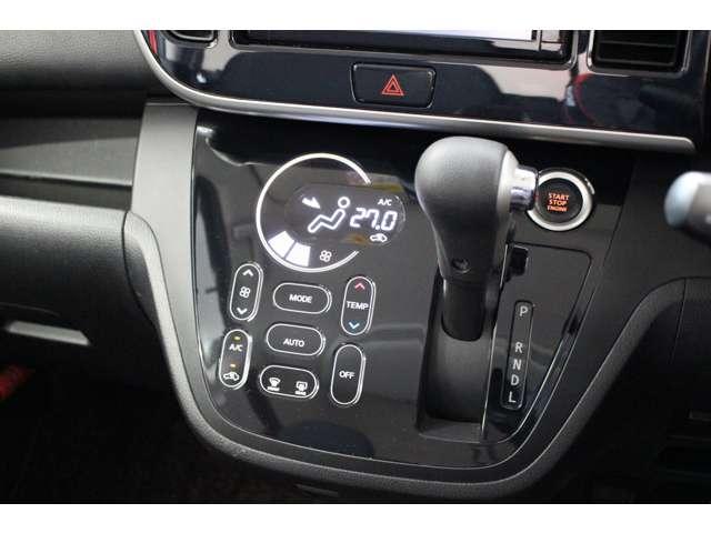 インパネシフト　ＣＶＴオートマ　タッチパネルで操作も簡単　フルオートエアコン