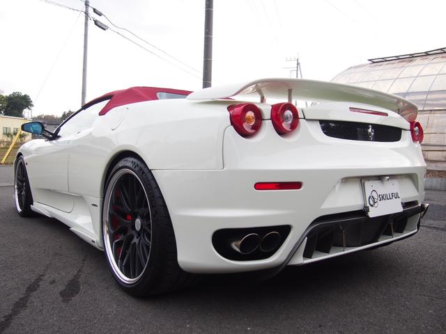 Ｆ４３０スパイダー Ｆ１　ＨＡＭＡＮＮフルエアロＷＯＲＫ２０ＡＷ車高調Ｊ－ＷＯＬＦ可変マフラーイノテックエキマニＣＯＲＮＥＳ正規ディーラー車スクーデリアカーボンミラーロッソレザー＆幌＆キャリパーナビＢカメラカーボンインテリア（6枚目）