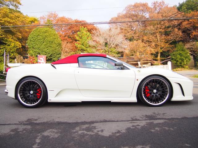 Ｆ４３０スパイダー Ｆ１　ＨＡＭＡＮＮフルエアロＷＯＲＫ２０ＡＷ車高調Ｊ－ＷＯＬＦ可変マフラーイノテックエキマニＣＯＲＮＥＳ正規ディーラー車スクーデリアカーボンミラーロッソレザー＆幌＆キャリパーナビＢカメラカーボンインテリア（9枚目）